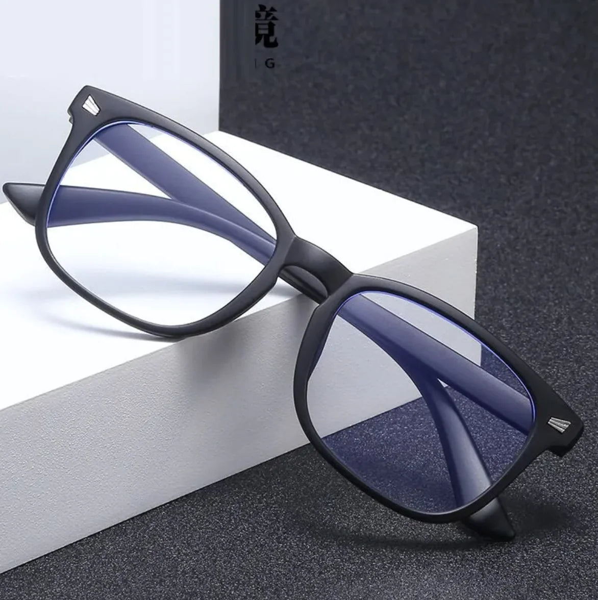Lightweight Frame Glasses – Stylish Everyday Wear